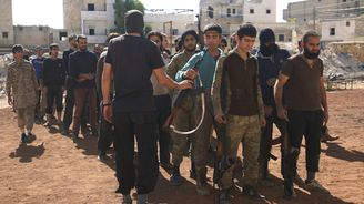 V syrském Halabu se povstalci snaží vymanit z obklíčení, při jejich ofenzivě umírají i děti