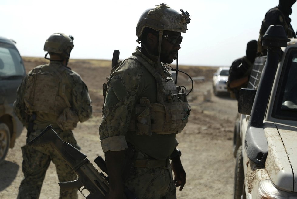 Fotograf zachytil speciální jednotky USA: V Sýrii pomáhají Kurdům proti Islámskému státu.