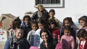 Češky Klicperová, Kutilová a Štuková vyrazily do Sýrie a Iráku: Dětem z Kobani přivezly pomoc.