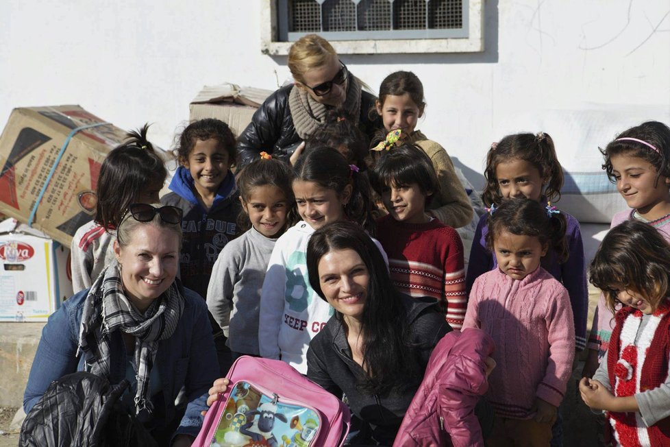 Češky vyrazily do Sýrie a Iráku: Dětem z Kobani přivezly pomoc.