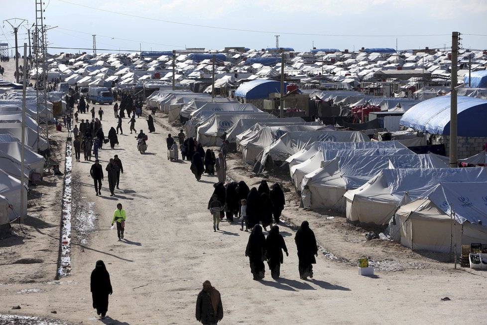 V severosyrském uprchlickém táboře Hawl jsou deseti tisíce lidí včetně rodin džihádistů (ilustrační foto).