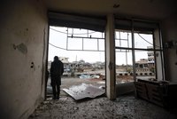 Ulice smrti v Sýrii: Mrtvá těla radikálů z ISIS vyrovnali do řady!