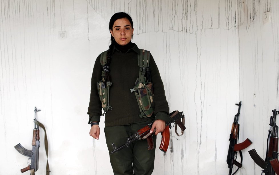 Boje o syrské město Kobani: Kurdské ženy se bojovníků ISIS nebojí!