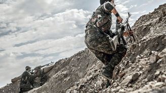 Lenka Klicperová v syrském Kurdistánu: Jak se fotí boj s Islámským státem