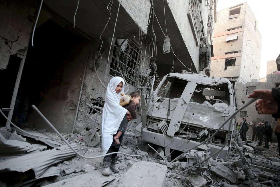 V Sýrii při náletech zemřelo nejméně 30 civilistů.