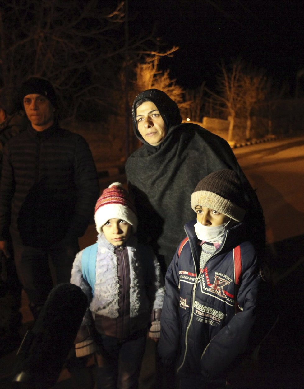 Rodiny z odříznutého syrského města Madája, které nutně potřebovalo humanitární pomoc.
