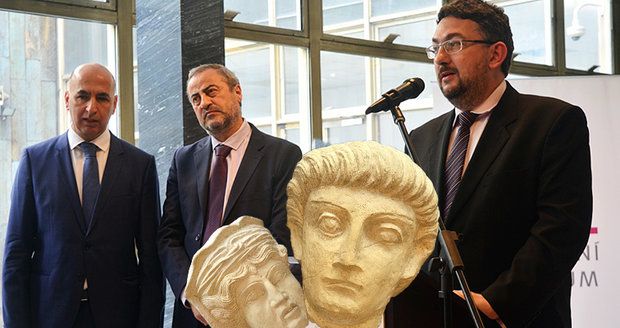 Češi zachraňují památky v Sýrii: „Dopravili jsme tam materiál za 2 miliony,“ říká ředitel Národního muzea 