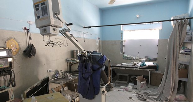 Bomby dopadly přímo na nemocnici: V Sýrii umíraly i děti
