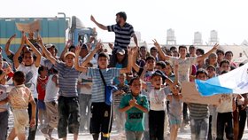 Ze Sýrie prchají davy uprchlíků