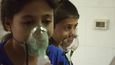 Děti, které měly štěstí... Narozdíl od stovek dalších přežily chemický útok.