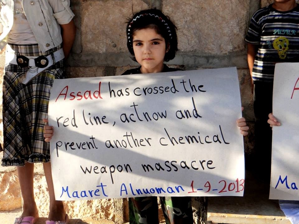 Syrská dívenka drží v táboře povstalců vzkaz Západu: Zasáhněte proti Asadovi