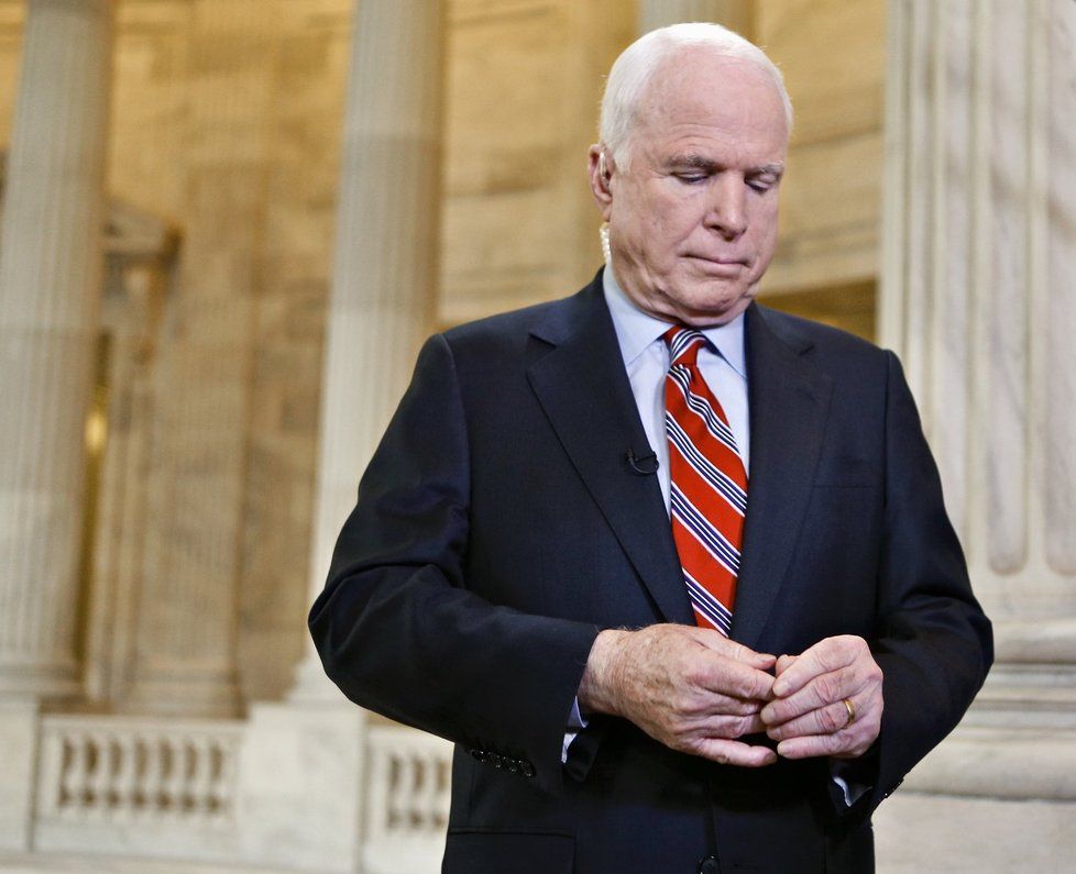 Americký senátor John McCain podporuje zásah v Sýrii.