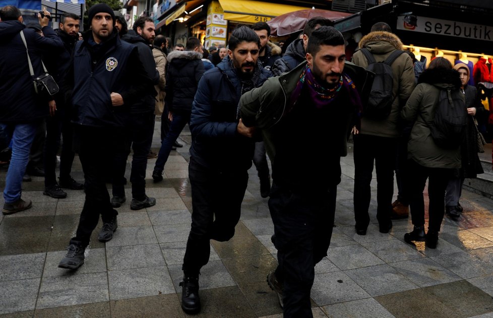 Protesty proti útoku na Afrín se nevyhnuly ani Istanbulu