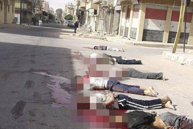 Šokující foto z internetu: Popravení lidé v ulicích Palmýry, kterou dobyli islamisti