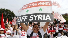 Foto z protestů proti americkému útoku na Sýrii