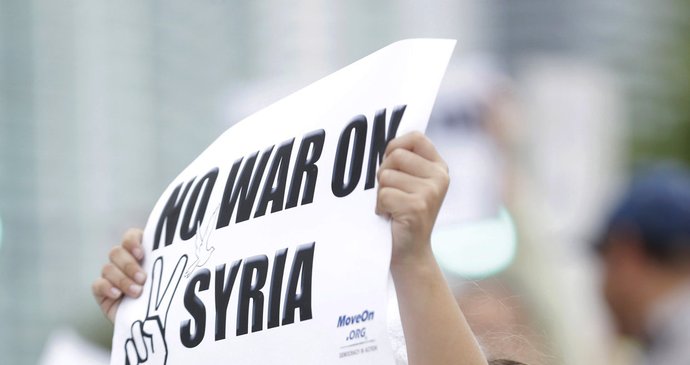 Protesty proti americkému zásahu na Sýrii, kde vládne prezident Bašár Asad