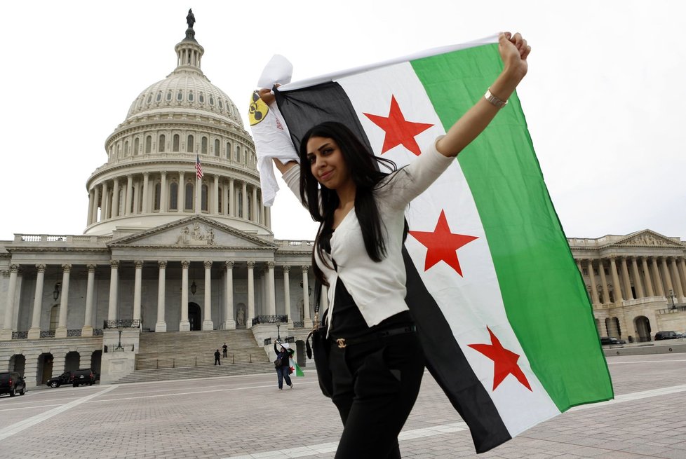 Protesty proti americkému zásahu na Sýrii, kde vládne prezident Bašár Asad