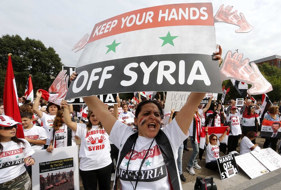 Foto z protestů proti americkému útoku na Sýrii