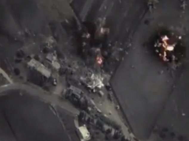 Letecký záběr na bombardované budovy
