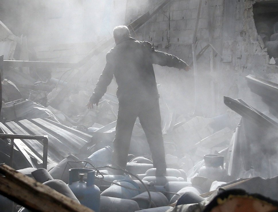 Ruský útok v Sýrii si už vyžádal nejméně 53 mrtvých.