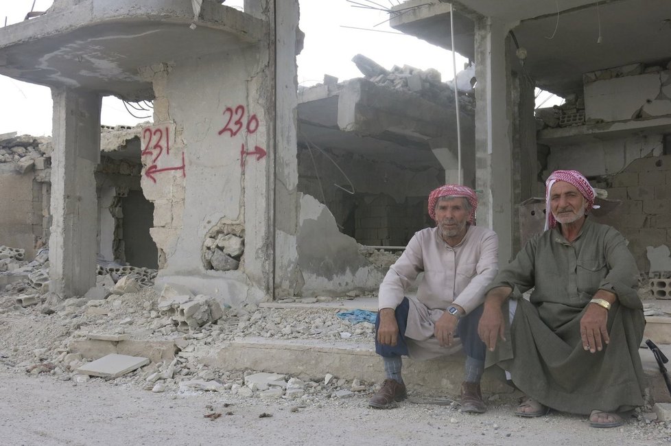 Češky Lenka Klicperová a Markéta Kutilová vyrazily do syrského města Kobani, značně poničeného při bojích s Islámských státem