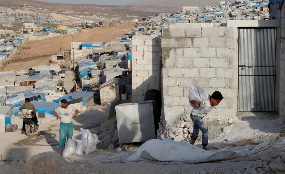V syrských táborech jsou desítky tisíc lidí, mezi nimi i rodiny bojovníků ISIS.