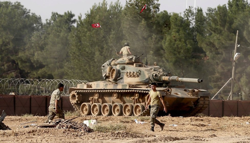 Turecko vtrhlo do Sýrie: Zahájilo pozemní i leteckou ofenzivu.