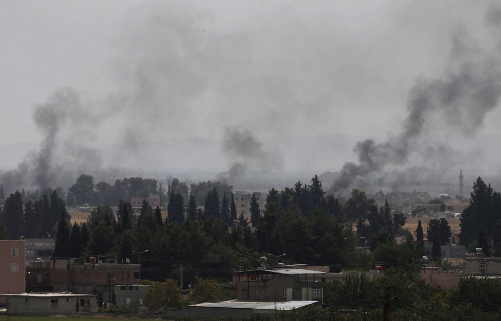 Turecko vtrhlo do Sýrie: Zahájilo pozemní i leteckou ofenzivu.