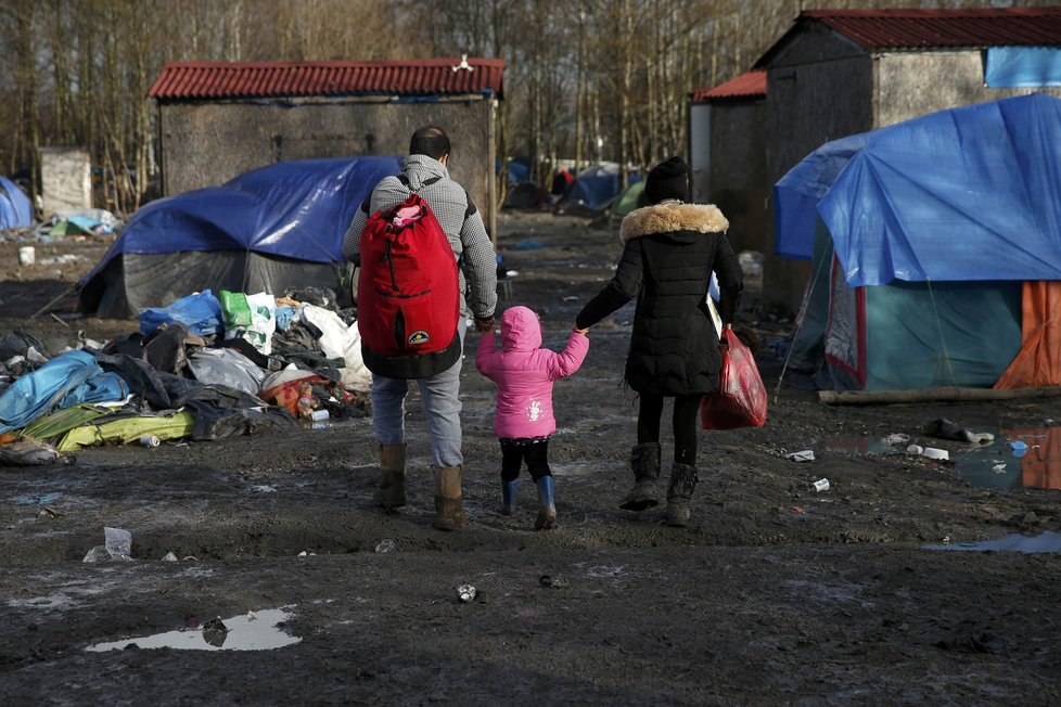 Syrští uprchlíci v táboře ve francouzském Calais