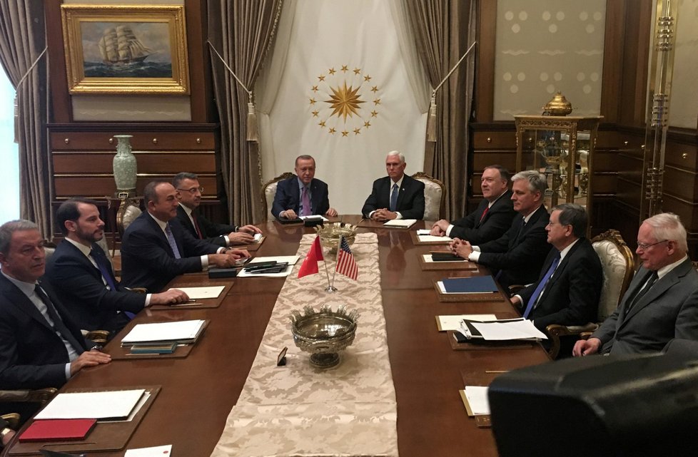 USA a Turecko se dohodly na příměří v Sýrii, oznámil viceprezident Pence (17. 10. 2019)