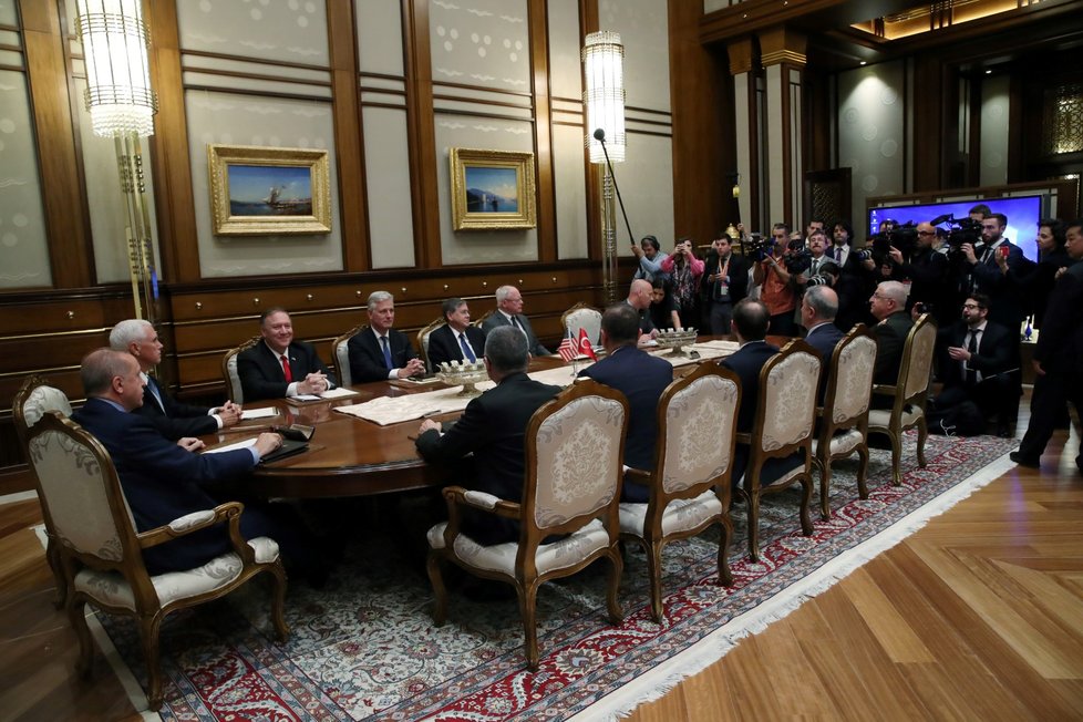 USA a Turecko se dohodly na příměří v Sýrii, oznámil viceprezident Pence (17. 10. 2019)