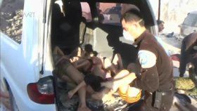 Bezvládná tělíčka a pěna u pusy: Čím útočili na civilisty v Sýrii?