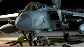 Britský bojový letoun Panavie Tornado při návratu z útoku na Sýrii (14-4-2018)