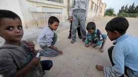 Zastali se Babiše u syrských sirotků. Teď pochybnou organizaci viní policie z podvodu