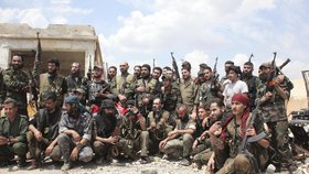 Vojáci věrní Asadovi.