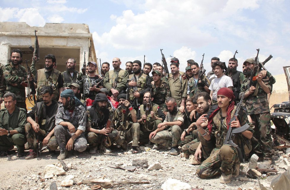 Vojáci věrní Asadovi.