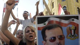 Lidé se snaží zbavit diktátora al-Assada
