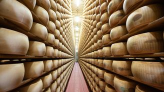 Čína přitvrzuje v obchodní válce. Na mléčné výrobky z EU zavádí clo Čína přitvrzuje v obchodní válce. Na mléčné výrobky z EU zavádí clo