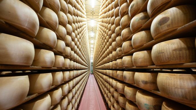 Čína uvalí prozatímní clo na část dovozů mléčných výrobků z EU ve výši 21,9 až 42,7 procenta. Čína uvalí prozatímní clo na část dovozů mléčných výrobků z EU ve výši 21,9 až 42,7 procenta.