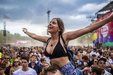 Festival Sziget: Justin Bieber, Arctic Monkeys, Dua Lipa a další přitahují fanoušky…