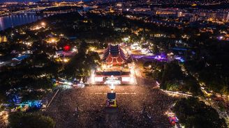 Arctic Monkeys, Dua Lipa a Kings Of Leon, známe první headlinery Szigetu 2022 