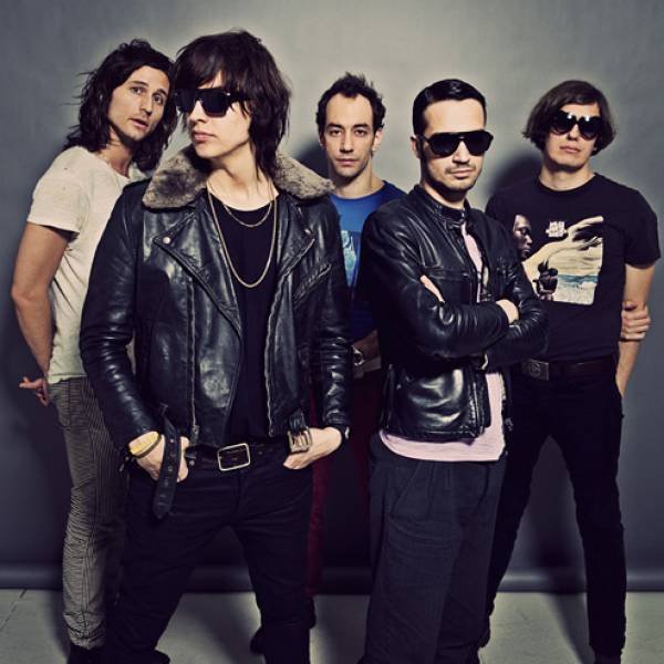 Jednou z největších hvězd jsou The Strokes, kteří letos zažívají comeback.