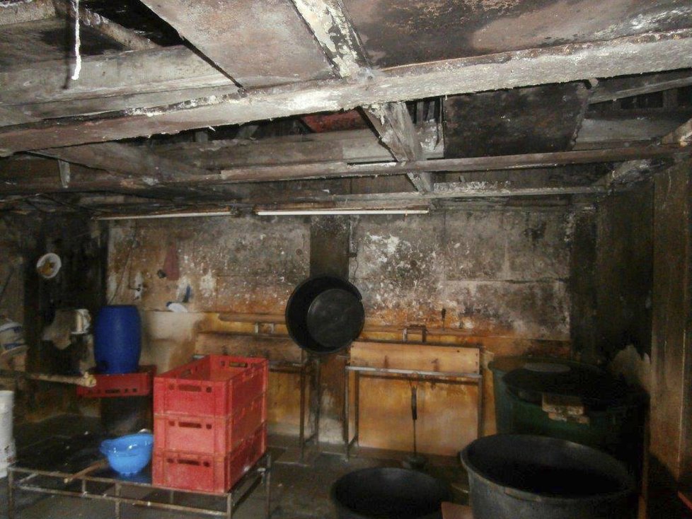 V nelegální výrobně tofu v pražské tržnici panovaly otřesné hygienické podmínky.