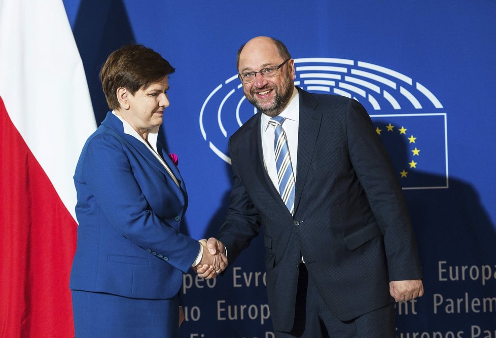 Polská premiérka vysvětlovala změny zákonů, proti kterým Poláci hojně protestují, i šéfovi Evropského parlamentu Martinu Schulzovi.