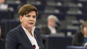 Polská premiérka vysvětlovala změny zákonů, proti kterým Poláci hojně protestují, v Evropském parlamentu.