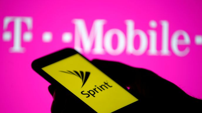 Američtí operátoři T-Mobile US a Sprint se spojí.