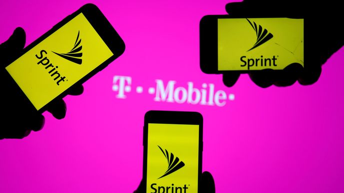 Američtí operátoři T-Mobile US a Sprint se spojí.