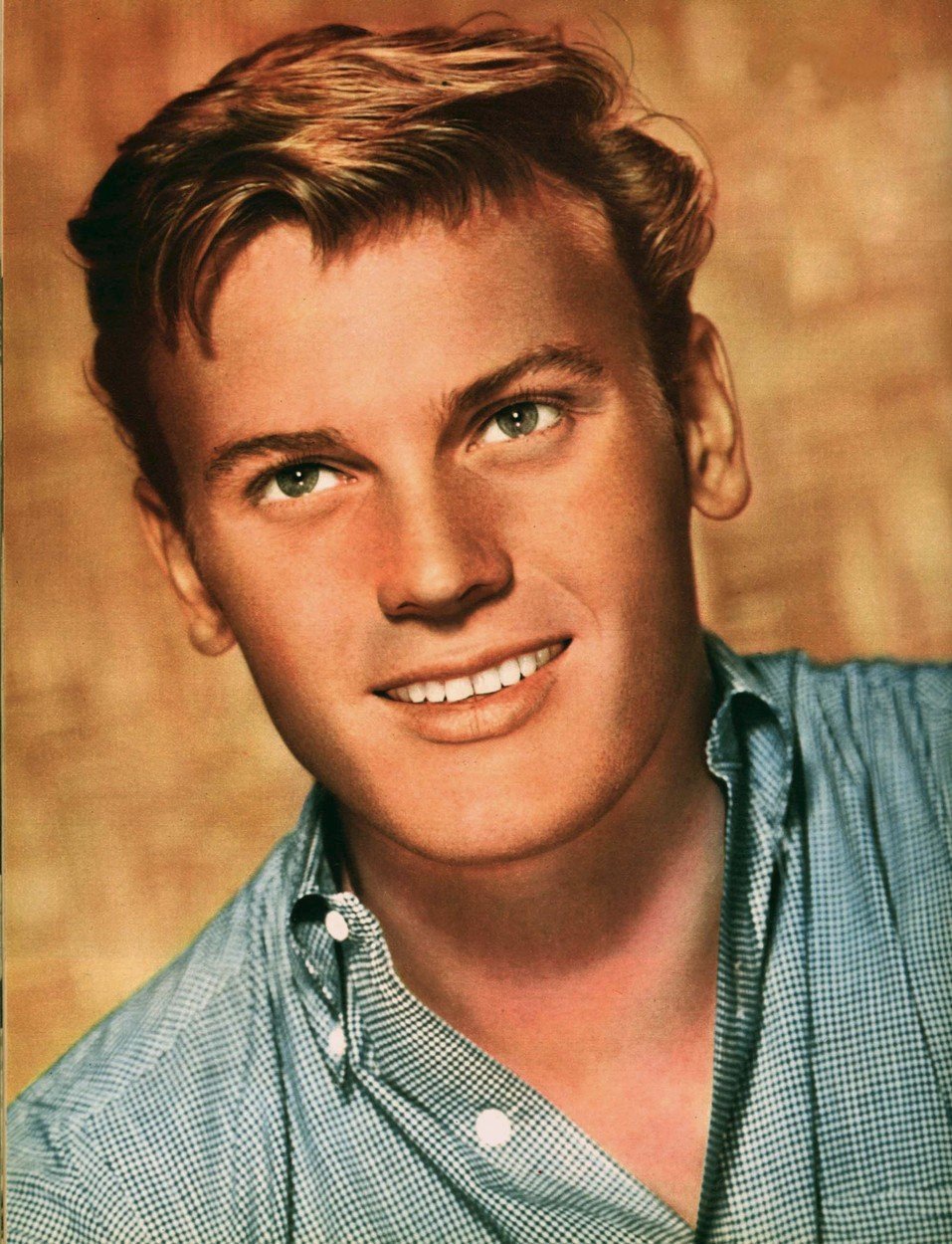 Herec a idol mnoha žen Tab Hunter zemřel.