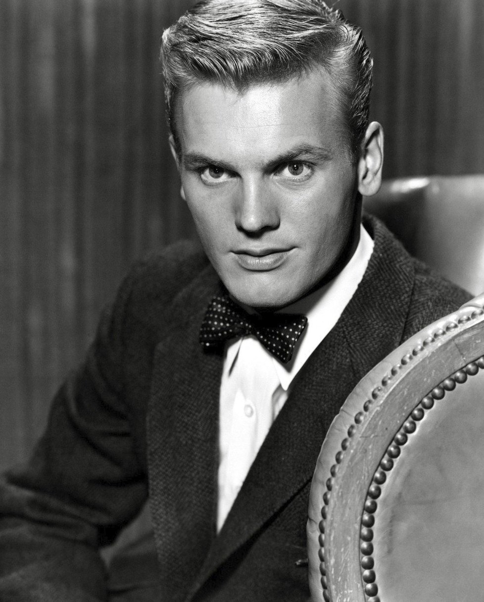 Herec a idol mnoha žen Tab Hunter zemřel.