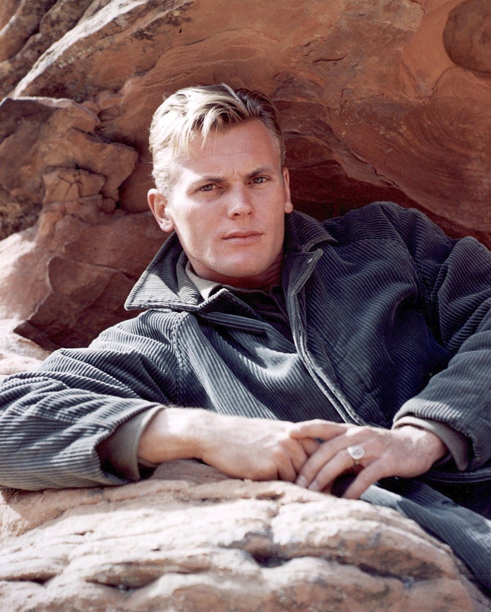 Herec a idol mnoha žen Tab Hunter zemřel.